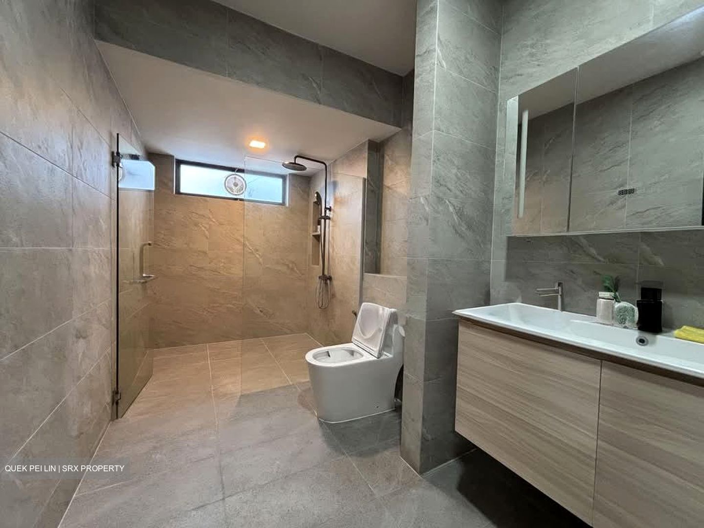 East Coast Avenue (D15), Terrace #570262951